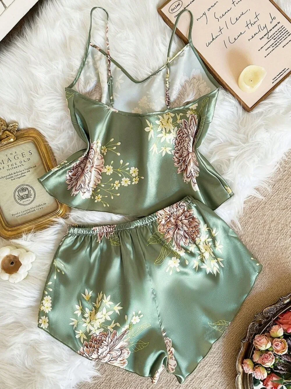 N/A green women